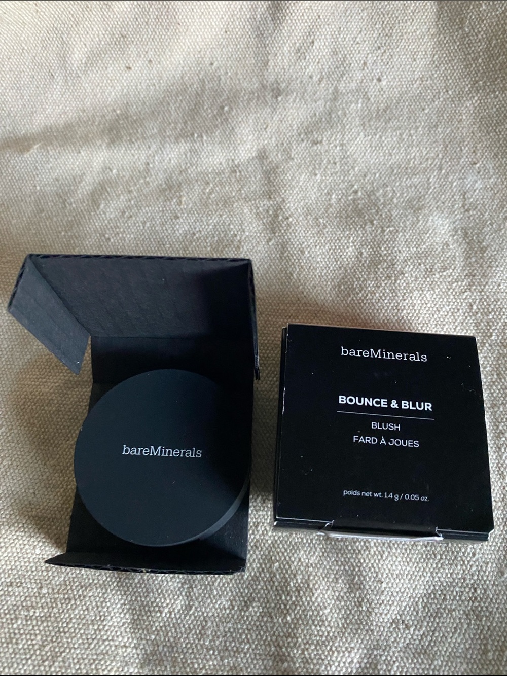bareMinerals Bounce & Blur Blush in Black Packaging